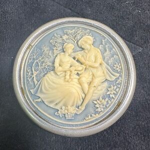 Vtg: BEN-AMUN Oversized Courting Couple Accent Brooch